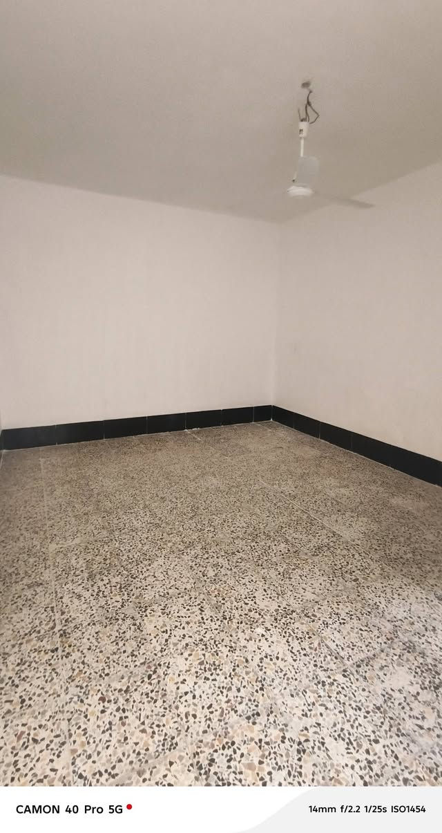 دار طابو زراعي سند 25 المساحه 200 متر يحتوي على 3 غرف نوم كيلدور مطبخ صحيات داخليه وخارجيه وطابق ثاني استقبال وكراج سيارة يحتوي على سطحين جاهز وكامل خدمات بناء جديد سنة 2026 سعره مناسب  مكانه حله منطقة السادة البو خطه حي النصر يبعد عن الشارع 50 متر للاستفسار زيارة مكتب عباس الشمري وسامر العميدي للعقار طريق حله نجف شارع الامام بكر بن علي ***********
***********

نص مكتوب في الصور:
- CAMON 40 Pro 5G
- 14mm f/2.2 1/50s ISO299
- CAMON 40 Pro 5G 14mm f/2.2 1/25s ISO1454
- CAMON 40 Pro 5G 14mm f/2.2 1/50s ISO694
- CAMON 40 Pro 5G 14mm f/2.2 1/50s ISO169
- 14mm f/2.2 1/50s ISO118
- CAMON 40 Pro 5G 14mm f/2.2 1/50s ISO80
- CAMON 40 Pro 5G 14mm f/2.2 1/242s ISO50
- CAMON 40 Pro 5G 14mm f/2.2 1/247s ISO50