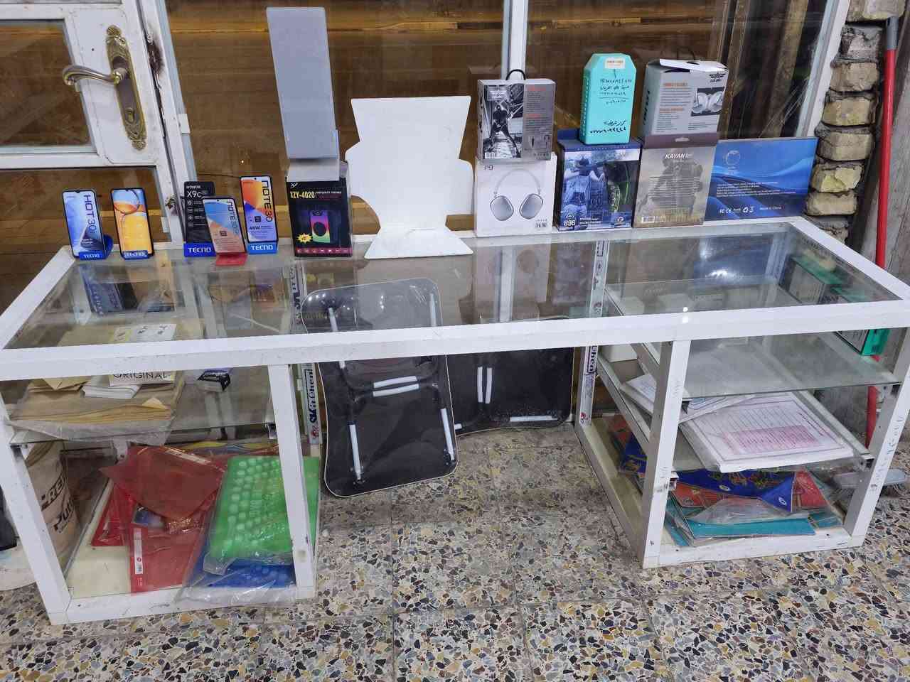 السلام عليكم 
قرطاسيه واكسسوارات كما موضح في الصور
للبيع شلع قلع مع الطابعات والميز والكراسي 
وعده صيانه كامله الملحقات 
العنوان / البصره - قضاء المدينه 
الهاتف / ***********
