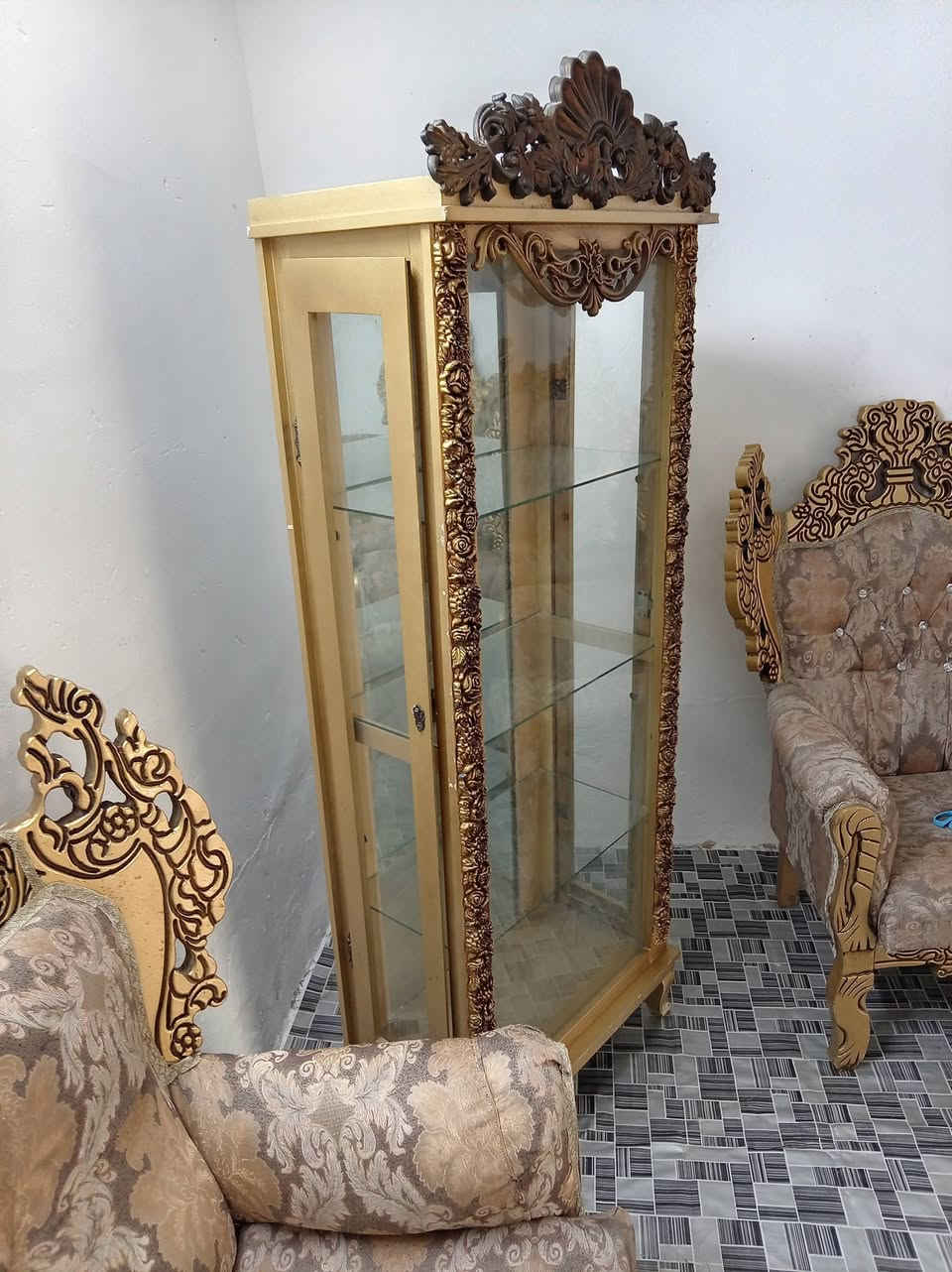 تخم للبيع ملكي زان 20مقاعد كلش نضيف ويه ميز السعر 650 العنوان كربلاء حي العامل يوجد توصيل داخل كربلاء الستفسار ***********
