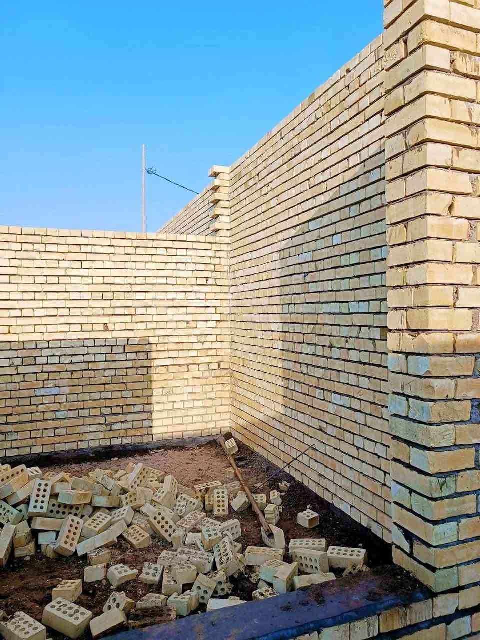 خلفه بناء طابوك بلوك شقل درجه اولئ ونظافة حالين متفرق *********** ***********
