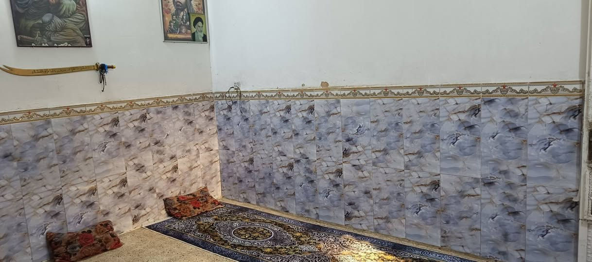 بيت بل عبيدي خلف بانزين خانه العبيدي 
مساحه 125 متر  + محلات ثنين قابله لل ايجار 
 
غرفتين  فوك بي هم كاملات 
منطقه مبلطه وكهرباء وكلشي كامل بيها 
بيت ركن على شارعين 
‏‪***********‬‏
