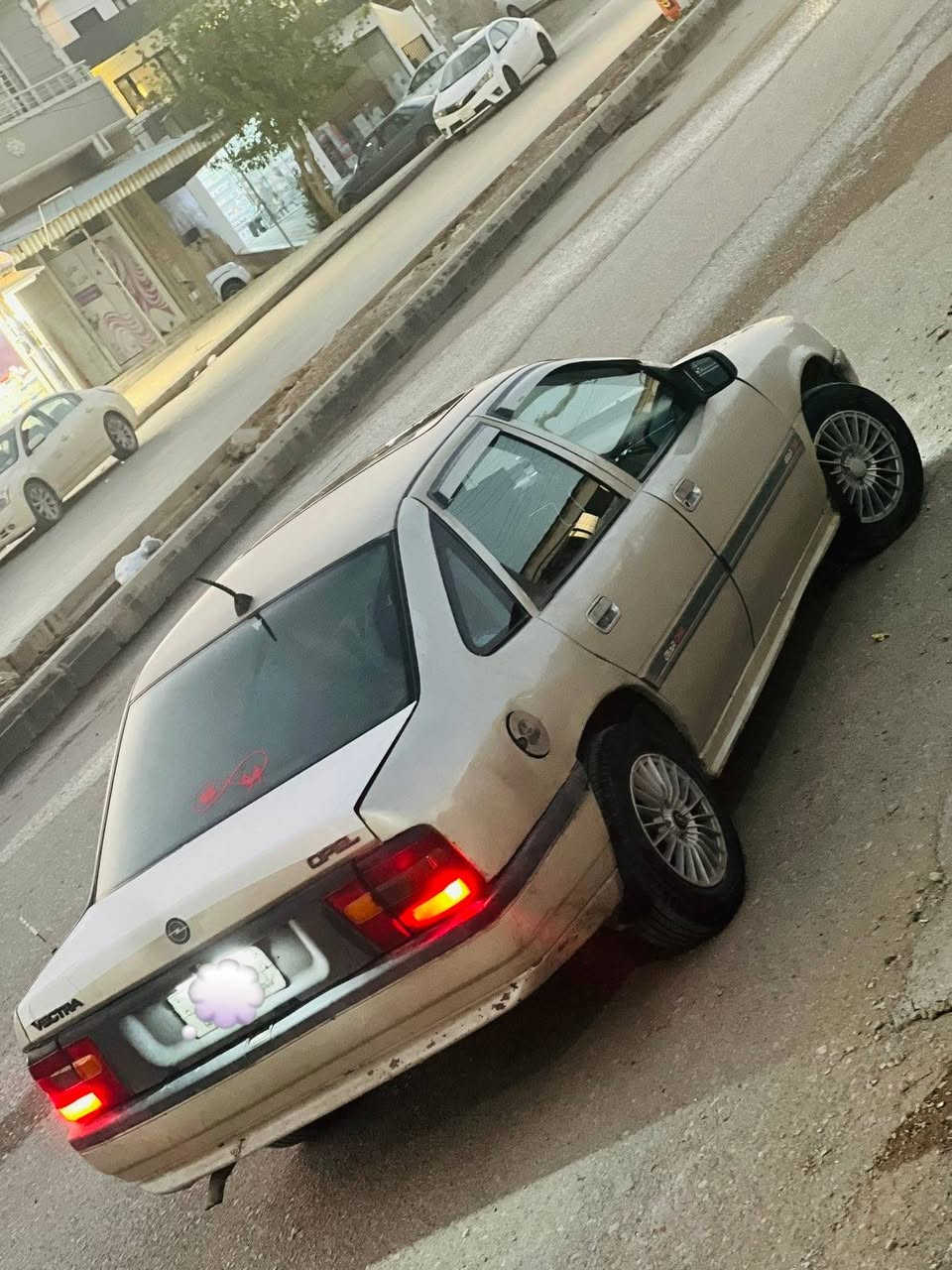 🚗 فرۆشتنی ئۆپڵ (Opel) — نموونەی جوانی و پاکی!
​مۆدێل: ١٩٩١
​مەکینە: ٢٠ (2.0)
​گێڕ: عادی
​جۆر: ئاڕمی پلاستیکی سلێمانی
​نرخ: ٢٠ گەڵا و مامەڵە
​شوێن: سلێمانی
​تایبەتمەندی و مواسەفات:
​📱 ناو ئۆتۆمبێل: شاشە ئایپاد و کامل جوانکاری
​☀️ سڵایت: کارەبایی بیلاد (ئیش ئەکات)
​⚡ جامەکان: ٤ جام کارەبایی بیلاد (ئیش ئەکات)
​💡 کارەبایی: فڵچە لایت، گەرمی، و کامڵ کامڵ کارەبایی هەموو گیانی ئیش ئەکات
​🛞 تایە و ویل: تازە
​🧼 دۆخی ناوەوە: لۆک لۆک
​✨ دۆخی دەرەوە: زۆر جوان
​🛠️ دۆخی ئۆتۆمبێل: بێ تەقە و ڕەقە، بێ مەسرەف و ماڵی دۆستە
​مەرجەکان:
​✅ بەشەرتی گێڕ، مەکینە، دار و بەرد!
​📞 ژمارەی پەیوەندی: *********** السليمانية, العراق
