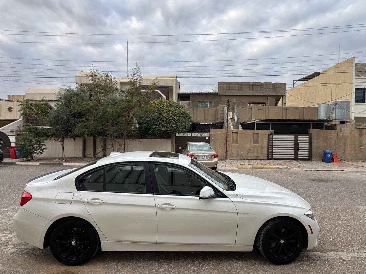 BMW 320 i 2017 
مكينة 2000 توين توربو 
رقم اربيل جديد 
ضررها قطعه وحدة صندوق خلفي مبدل بلادي في امريكا 
ما155الف كيلو 
كير ومكينة بالشرط وسيارة نظيفة متحتاج اي صرفيات 
مواصفات قياسية ستندر 
كشنات جلد ، فتحة سقف ، بصمة ،شاشة كبيرة ، تحكم تلقائي في درجات الحرارة ، مراقبه النقطه العمياء ،
سعر السيارة 170 ورقة  وبيها مجال 
مكان السيارة كركوك 
رقم الموبايل ***********
