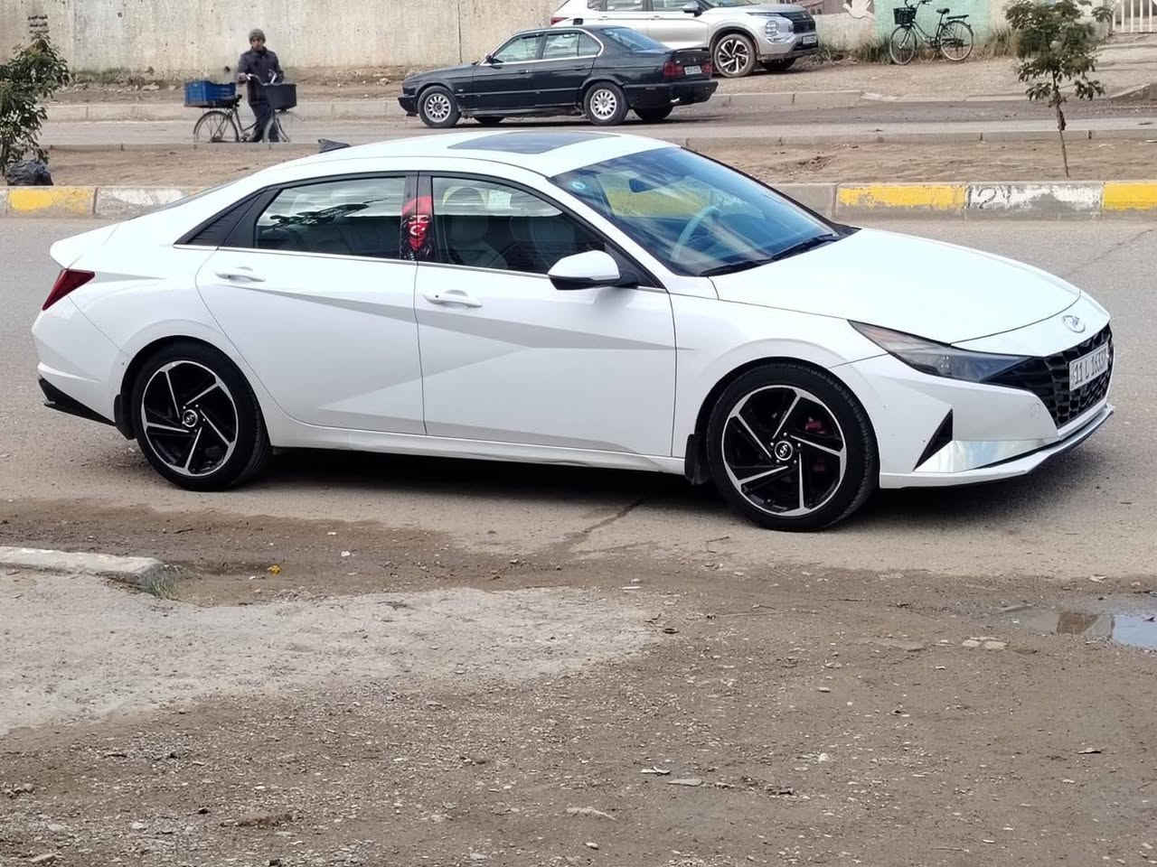 🚘 للبيع النترا 2022 هايبرد🚘
🔹 اللون: أبيض
🔹 المحرك: 1600 هايبرد
🔹 وارد امريكي
✨ فول مواصفات 
ماشه 90 ميل
باسمي شخصيا تحويل مباشر
✔️ فتحة سقف 2 طكه
✔️ بصمة 
✔️ حساسات أمامية وخلفية
✔️ نظام ترحيب
✔️ 
✔️ شاشة أصلية تدعم Apple CarPlay و Android Auto
✔️ 3 وضعيات قيادة (Eco / Normal / Sport)
✔️ نظام ABS
✔️ تبريد ثلاجة 
وبيهه هواي مواصفات سيارة فول للاخير 
📌 الدهن كله أصلي
💰السعر المطلوب 128وبيهه مجال 
📍 المكان بغداد مدينة الصدر
***********

نص مكتوب في الصور:
- ١٤ أيار، ٢٠٢٤ 1:15 ص ٢:٠٨
