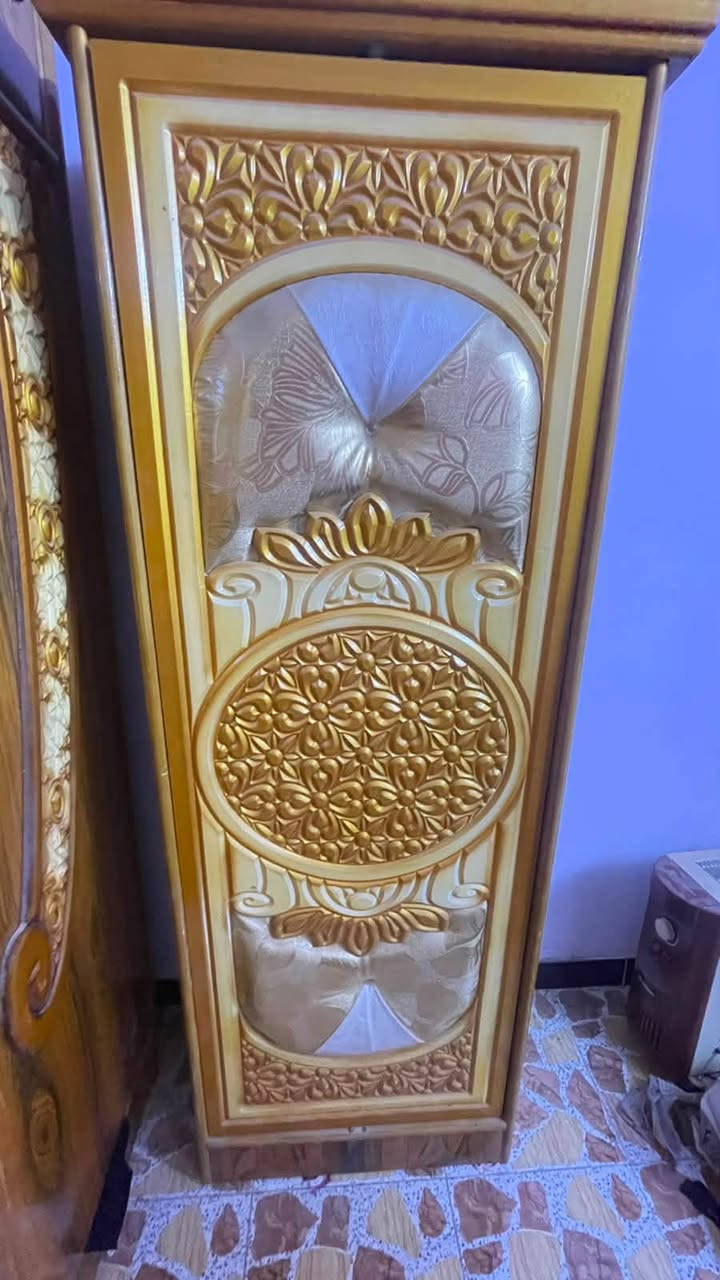 غرفة خشب صاج • نضيفه • الطارمية السكلات