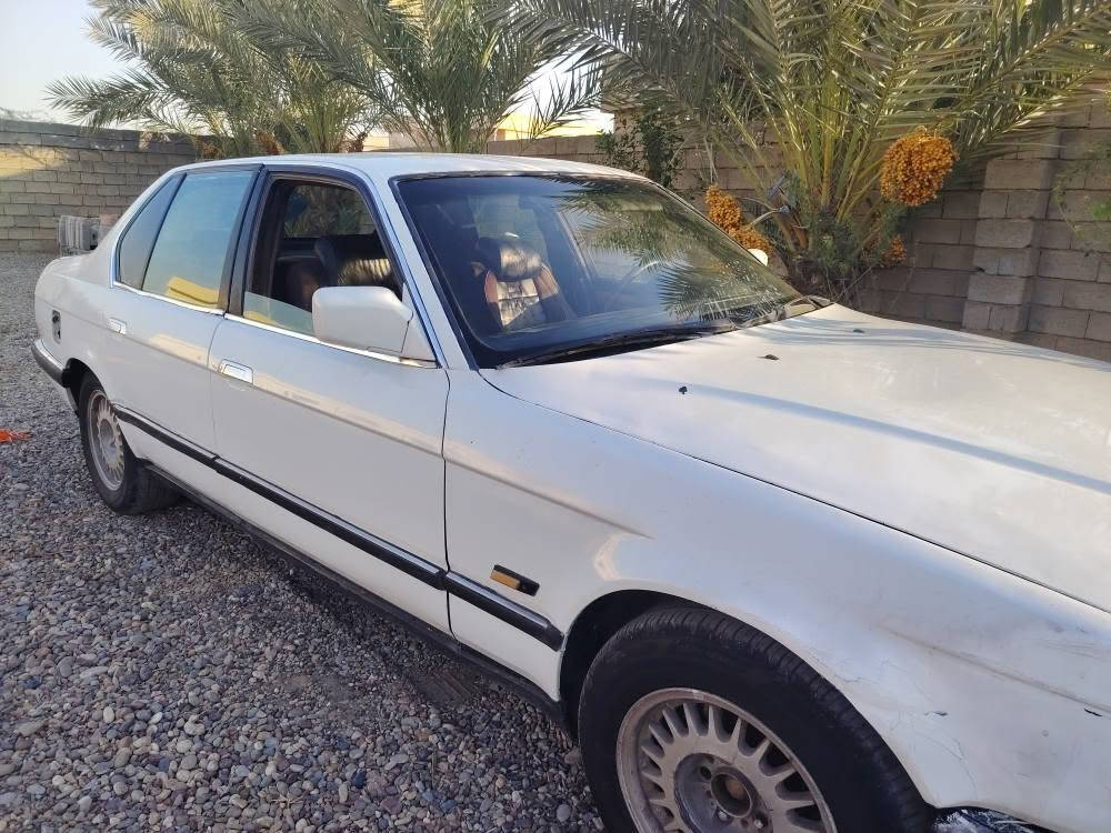 بيئم ٧٣٠ موديل ٩١ رقم فحص نينوى بدون تحويل مكفولة دولة وعشائر كير مكينة شرط كير عادي مكينة فل  صدر امامي خلفي جديد كهربائيات شغالة كلها أرضية جلد باتري جديد مابيها نقص كلشي سيارة نظيفة وجاهزة السعر (٢٢) مكانها صلاح الدين العلم اربيضة
***********
ملاحظة دين مابيع وقسط مابيع ومراوس ما اراوس بيع فقط سامراء, صلاح الدين
