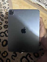 ايباد ١١ برو • معالج M1 • شاشة ١٢٠ فريم