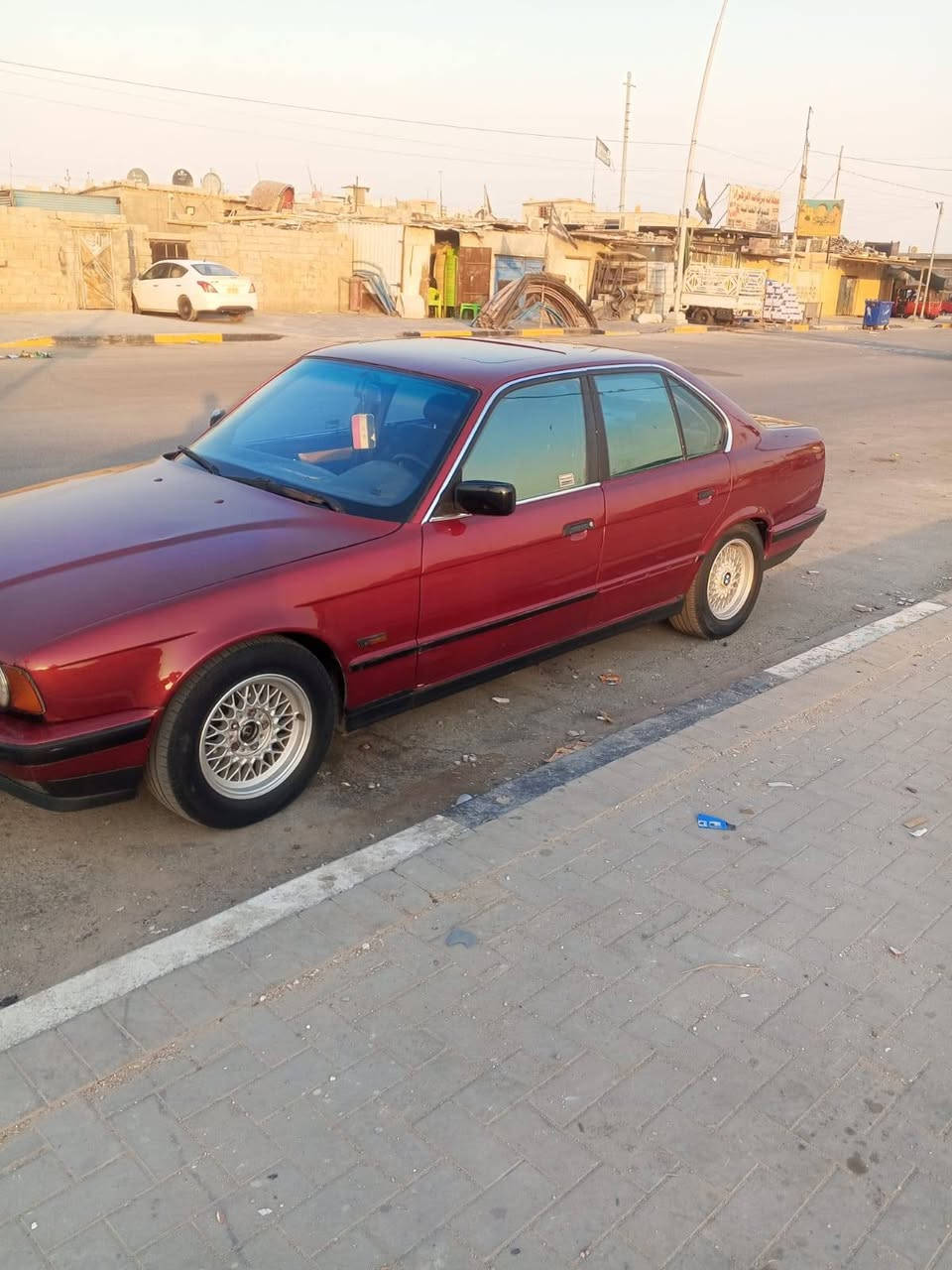 السلام عليكم BMW للبيع فقط
السياره مديل 92
مصبوغه عام بدون حادث .كفاله من الضربه 
تبريد ثلج .كهربائيات كلهه شغاله 
مكينه وكير خير من الله 
السعر 70 
انه مكلف بالنشر 
للاستفسار ***********
مكان السياره البصره .حي الاصدقاء
