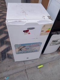 ثلاجه صغيرة نظيف وشغاله على فحص مكاني بغداد 07756402872
