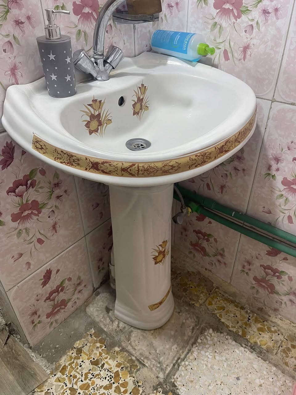 عندي هي عراض للبيع
***********
