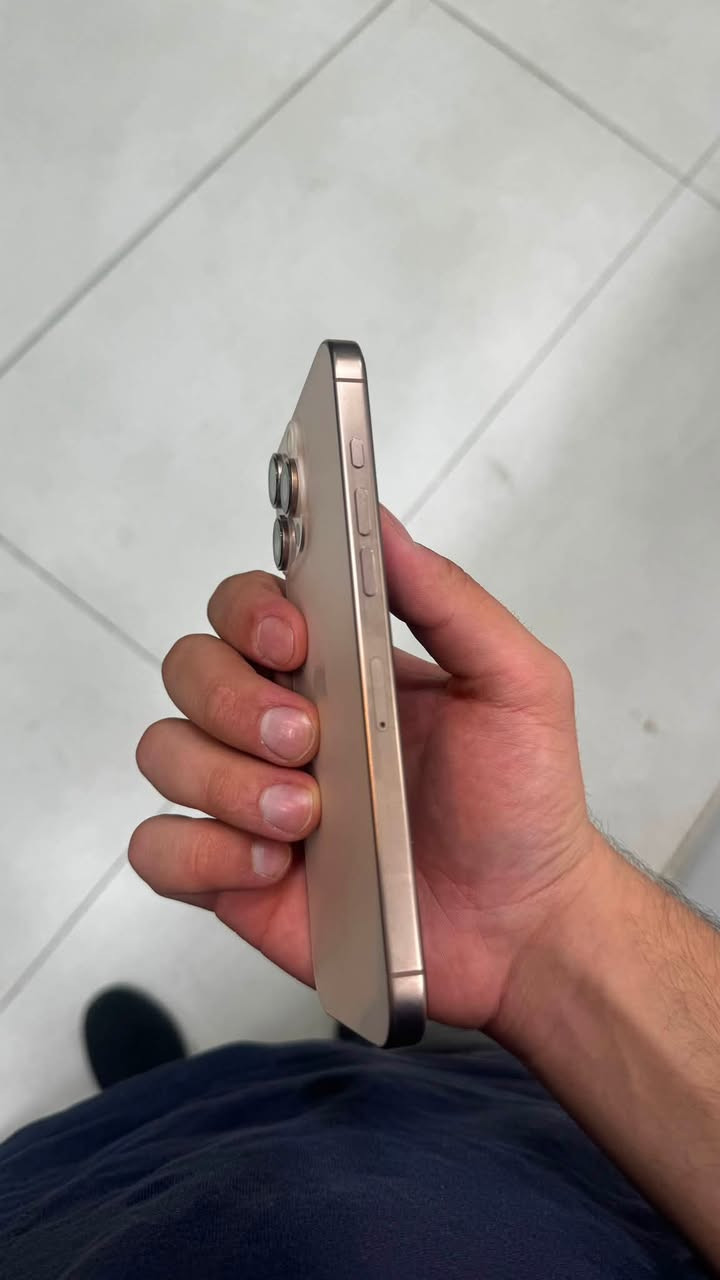 السلام عليكم للبيع ايفوان16pro max
شرق اوسط بطاريه91🔋 الجهاز نضيف كلش
استعمال شخصي 256 سعره 1275 وبي مجال بسيط 
الاستفسار*********** 
الجهاز مع كامل ملحقاته
