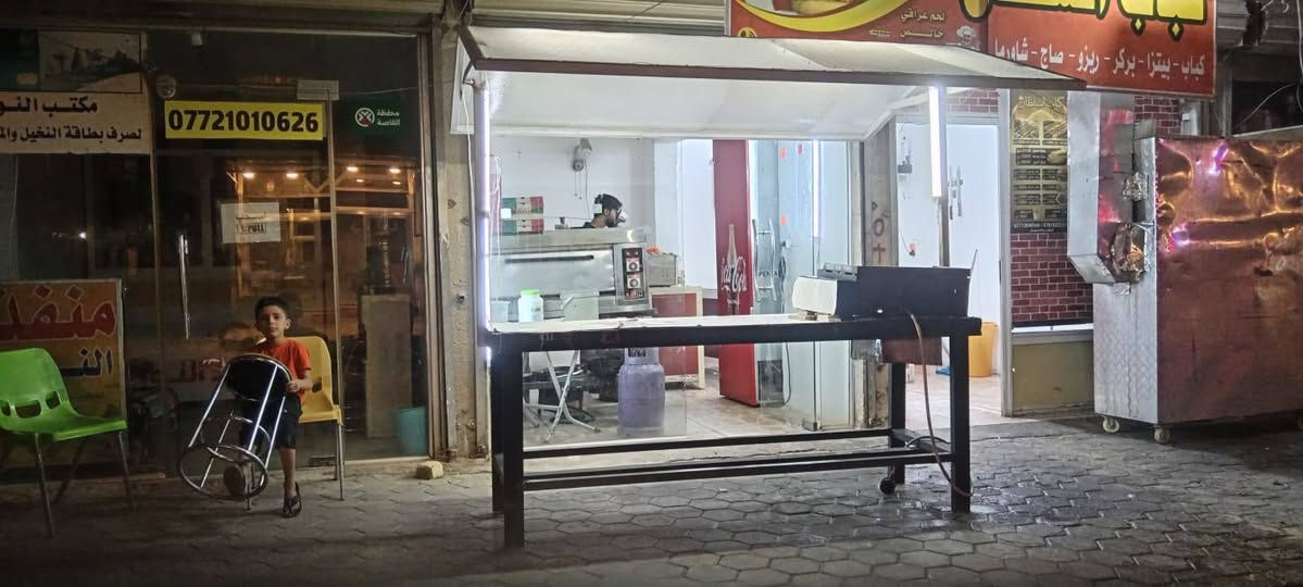 السلام عليكم
ميز هوه وسقيفته والاناره يصلح ميز عصاىر اوازبري او حلويات نضيف وكلش مرتب سعر 250وبي مجال 
للاستفسار 
***********
