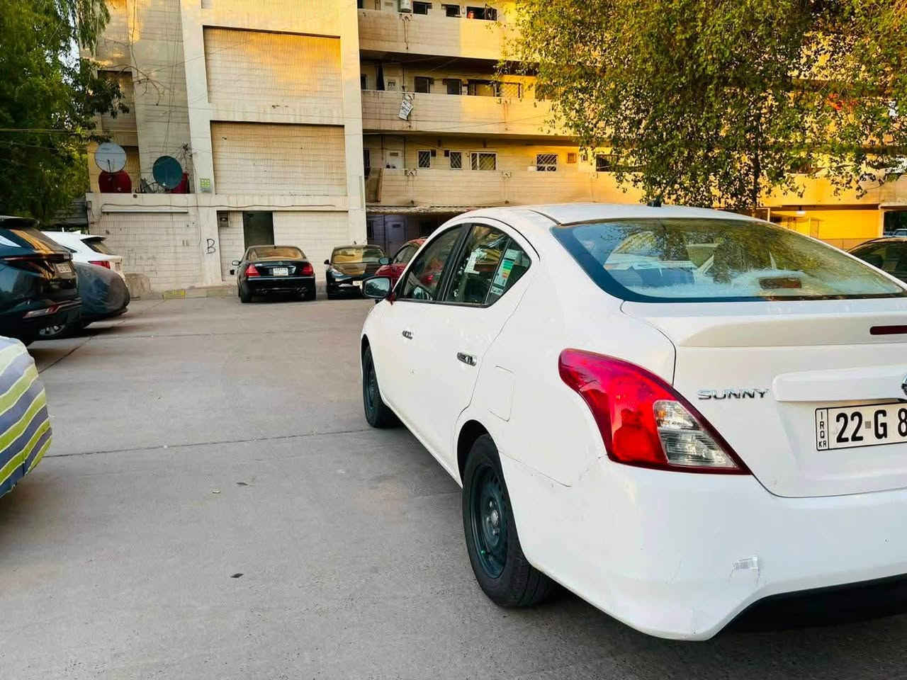 السلام عليكم سني للبيع
موديل 24 
ماشيه 48 
بيه تبديل جاملغ بدون دواخل + بالرد شبر بلبنيد +لجلملغ لخلفي بارد 
رقم اربيل تريد وكاله تريد تحويل 
مواصفته معروفه 
السعر 100$ وبيه مجال حك لجيه شي بسيط 
مكان لسيارة بغداد شقق الصالحيه 
***********
***********
