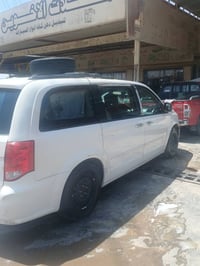 دوج كرفان موديل 12 مواصفات عاديه تحكم ستيرن تثبيت سرعه تبريد 3قطع شاشه...
