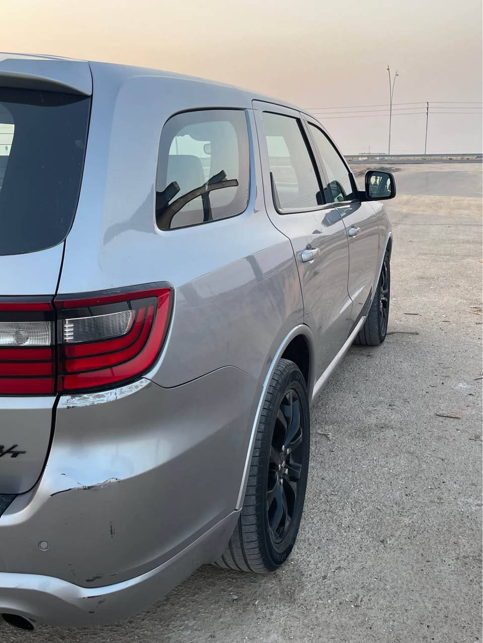 السلام عليكم

دوج دورانكو RT للبيع 

الموديل :2019 . (كندي) . 

العداد :  180 كيلو 

المحرك : v8 . 5.7 

السيارة فول مواصفات .

* فتحت سقف (سلايد) . 

* مقاعد جلد .

* المقاعد الامامية كهرباء .

* حساسات خلفية مع مانع تصادم

* حساسات امامية

* شاشة كبيرة (لمس) . 

* كاميرا خلفية .

* كير شفتر بالستيرن  . .

* صف ثالث من المقاعد (7 راكب) . 

* تبريد مركزي .  .

* اطفاء وتشغيل عن بعد . 

* محدد سرعة . 

* بلوتوث تلفون . 

* ستيرن كهرباء

* كشن السائق خزن ميموري

* تحكمات ستيرن

* ايرباكات كلها سليمة

صبغ جاملغ  ايمن خلفي فقط سيارة وار كندي يعني جاية بدون حادث كفاله 

السيارة رقم بصرة مشروع وطني بأسمي
*سيارة تو ويل 
*تخم تاير جديد 
*دهن جديد وكاله 
حداديه جديد

مكاني بالبصرة 

السعر 250$ وبيها مجال 

***********متوفر واتساب البصرة, العراق
