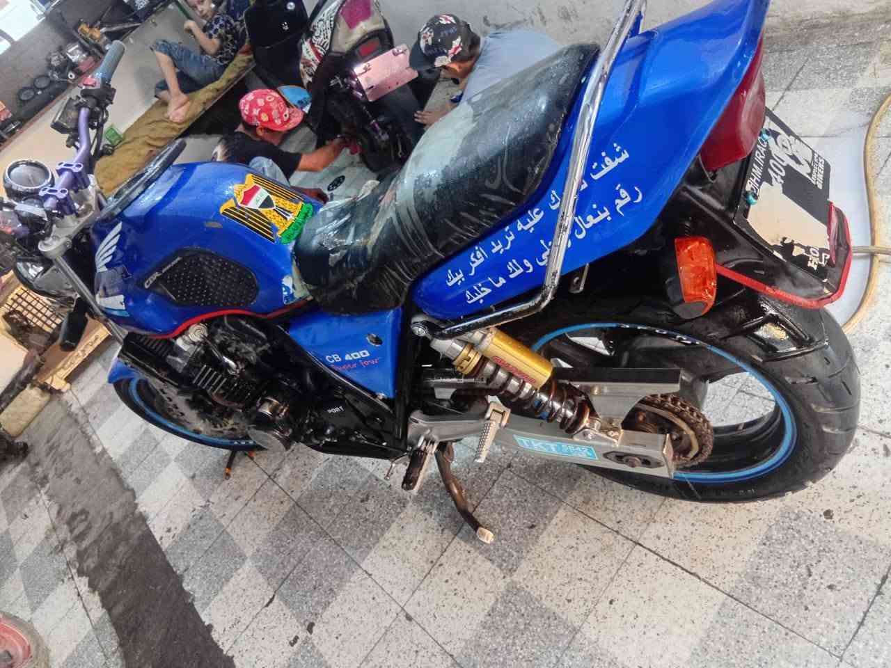 ياالله دراجه سيبي فور جيل اول فول نضافه خير من الله موديل 2000 دراجه جاهزه نقصها بس بريك خلفي دسكات باقي جاهز مكينه مبدل فقط كازكيت باقي كفاله شرط نعومه وشلعه ومعدل تاكل الكاع اوراق كامله كمرك مدفوع شرط كبل ترقم كهربائيات كله شغال مكاني واسط صويره سعر 1600 رقم الهاتف ***********
