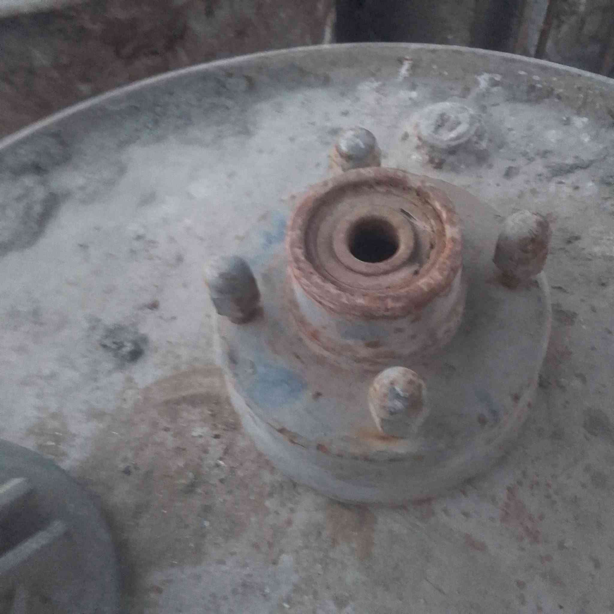 البيع كلمن وسعره مكان مدينة الصدر الربع ميه دار ***********
