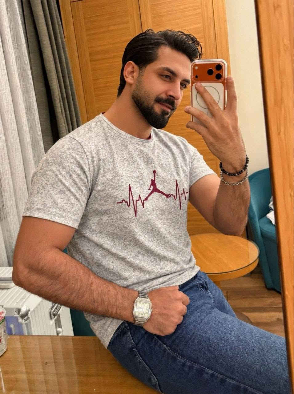 تشيرت فانيلة قطن القياسات المتوفرة:
M / L / XL / 2XL / 
✔️ القالب هاف ومريح باللبس

للطلب والاستفسارات خاص *********** بغداد, العراق
