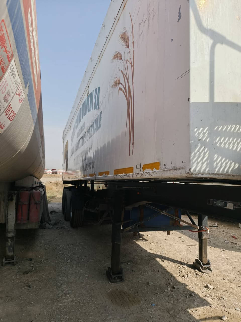 نساف اشمتز  موديل جديد شاصي حديد تخم تاير آر 11  حموله 53 طن حنطه جاهز كبل للشغل  العنوان كركوك /***********
