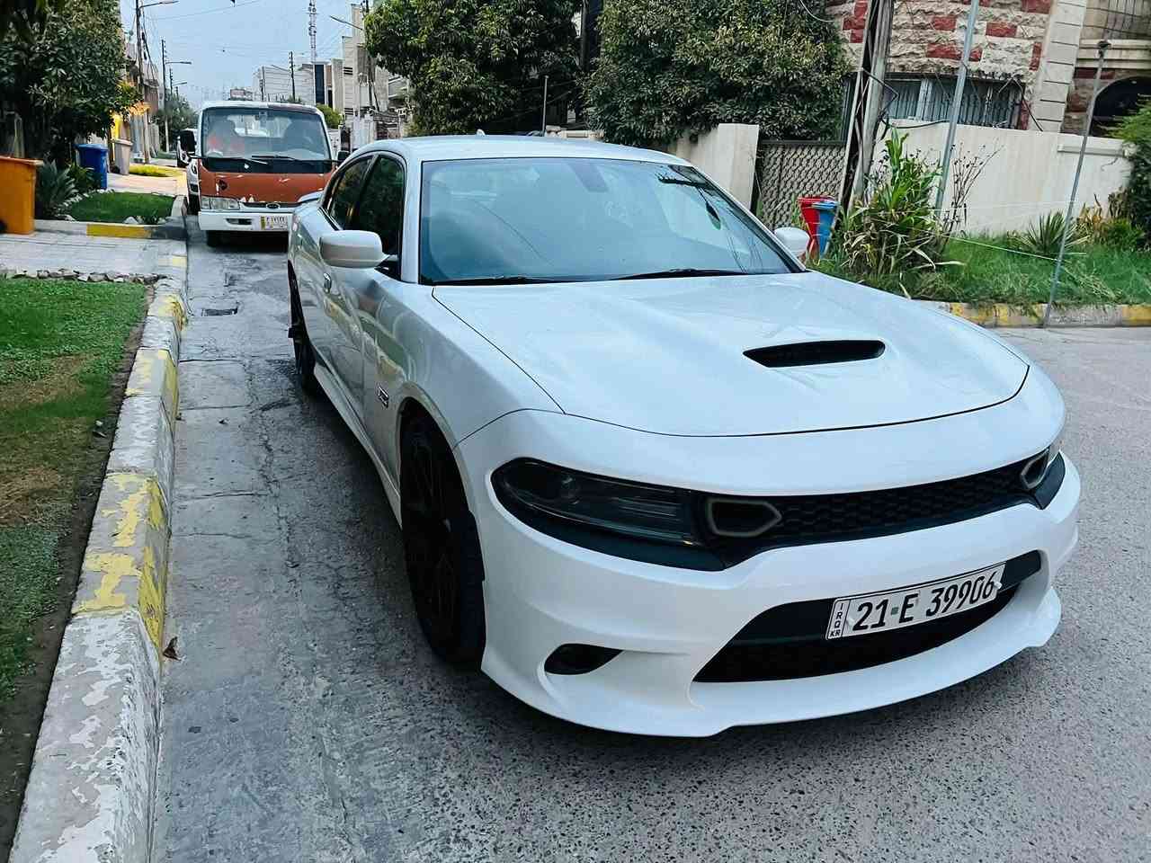 يا الله 
سلام عليكم 
جارجر سكات باك موديل 2019 
محرك 8 سلندر 6400
تو ويل 
حادث ربع جاملغ خلفي فقط 
مكفوله من الفتح ولبارد 
بدون ايرباك 
صور الحادث موجوده بلمنشور 
مكينه كير بلاد ع وضع الشركه 
تخم تاير جديد 
صدر جديد ع وضع الشركه 
المواصفات : 
شاشة carplay
بصمة
حساسات خلفية
كاميرا خلفية
كراسي تدفئة 
تدفئة ستيرن
تشغيل عن بعد
شفتات ستيرن
كرسي كهرباء
قطعتين تبريد 
ماشية 65 الف حقيقي  
سعر 225 بيه مجال 
عنوان بغداد غزاليه 
***********
