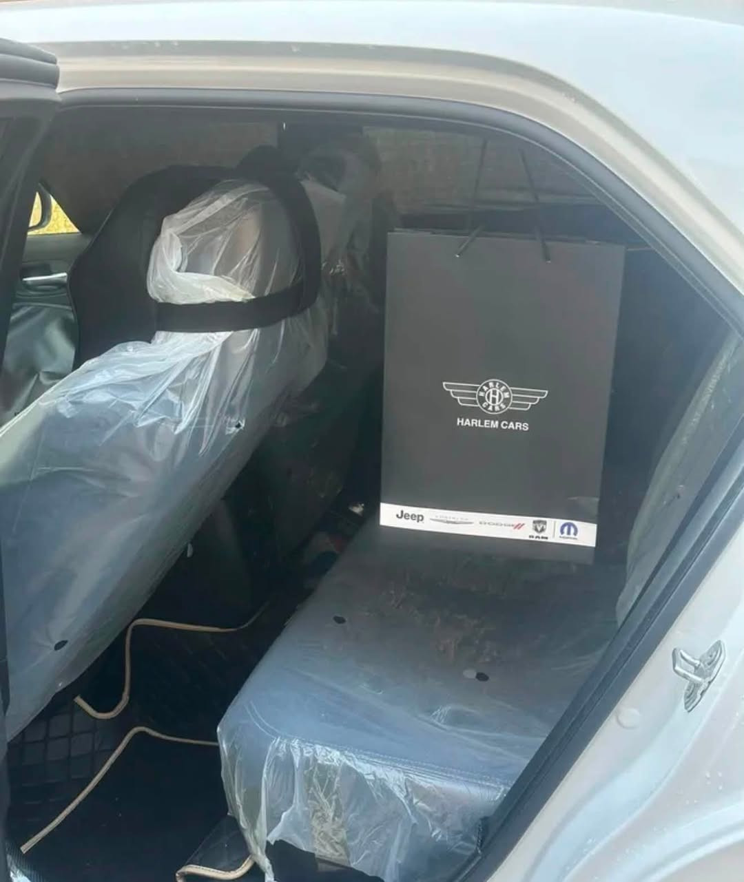 اوباما 2023 S300 فول مواصفات S خليجي هارلم فول 1/1
ماشيه 12 الف حقيقي شرط الفحص زيروووووو هارلم ب اسم شركه اقليم تايرات بلادي
رقم أربيل الجديد تحويل وكاله حاضر ب اسم شركه 
المواصفات :
* الواجهة الأمامية SRT. 
* پانوراما . 
* رادار مع مانع تصادم . 
* نقطة عمياء . 
* حساسات امامية . 
* مصابيح امامية زنون مع LED . 
* ويل قياس 20 أنج . 
* حساسات خلفية . 
* شاشه كبيرة مع نظام ملاحة نفكيشن GPS .
* سستم صوت الپاين مع سماعات بريميوم .
* دمام صوت 
* داخل جلد  .  
* مقاعد أمامية كهربائية عدد 2 . 
* ذاكرة لحفظ وضعيات الجلوس (ميموري) . 
* مقاعد أمامية تبريد وتدفئة . 
* مقاعد خلفية تدفئة . 
* تشغيل عن بعد . 
* ستيرن كهربائي . 
* تدفئة ستيرن . 
* محدد سرعة . 
* تلفون بلوتوث . 
* كاميرا خلفية .
* مرايا متحسسة للاضاءة العالية 
* كير شفتر بالستيرن* دخول ذكي (بصمة)
 يشغل كار بلي الشاشه  
رادارات حساسات 
السياره مغلفه نانو امريكي اصلي
مكان السياره بصره 
السياره وكاله هارلم كفاله عامه من الغ
***********
