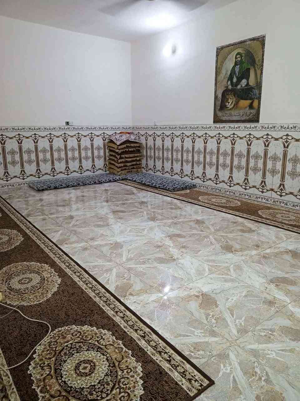 بيت البيع مساحه 300 غرفتين نوم وصاله وستقبال ومطبخ حمامات داخلي وخارجي طرمه جبيره ترك خلفي   السعر 30 وبي مجال البيع مستعجل الشراي يتصل علا هاذ رقم ***********
