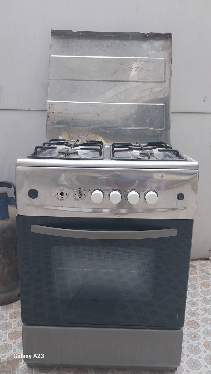 طباخ نضيف نارة قويه اعيونه شغاله فرن كله شغال وصينيه مالته ويا  السعر 75 وبي مجال حك الجيه ***********

نص مكتوب في الصور:
- Galaxy A23