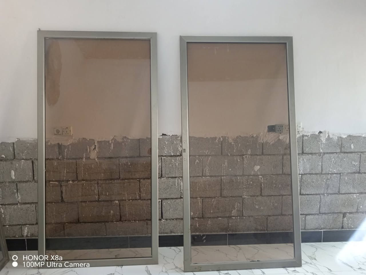 شباك الألمنيوم للبيع كامل مع قاعده للاتصال ***********
