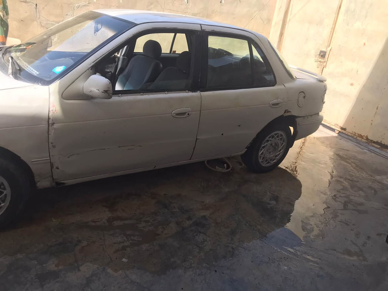 السلام عليكم كيا سيفيا موديل 1994 رقم انكليزي ديالى شرط التحويل كير ومكينه كفاله عامه صدر امامي خلفي جديد دشبول جديد تايرات نضاف مسجل وسماعات كله شغال كهربائيات كلهه شغاله خير من الله والكشر كدامك يرادله ملاحضات 
السعر 20 وبيهن مجال قليل 
مكاني ديالى الرقم ***********
