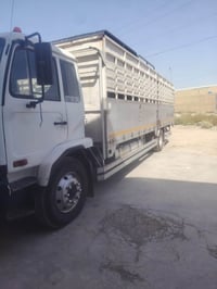 نيسان يودي وارد امريكي فول مواصفات فحل 8برغي  موديل2007اصل طول 8متر بد...