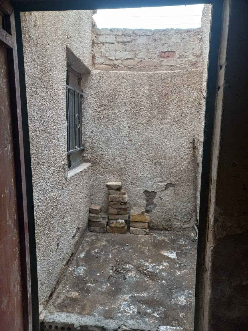 السلام عليكم..للبيع بيت ١٠٠م بمنطقة ال١٢الصغيره طابق واحد محتاجله ترميمات حاليا فارغ قريب ع الشارع السايدين ب٣٥ وبي مجال للاستفسار ع الرقم ***********
