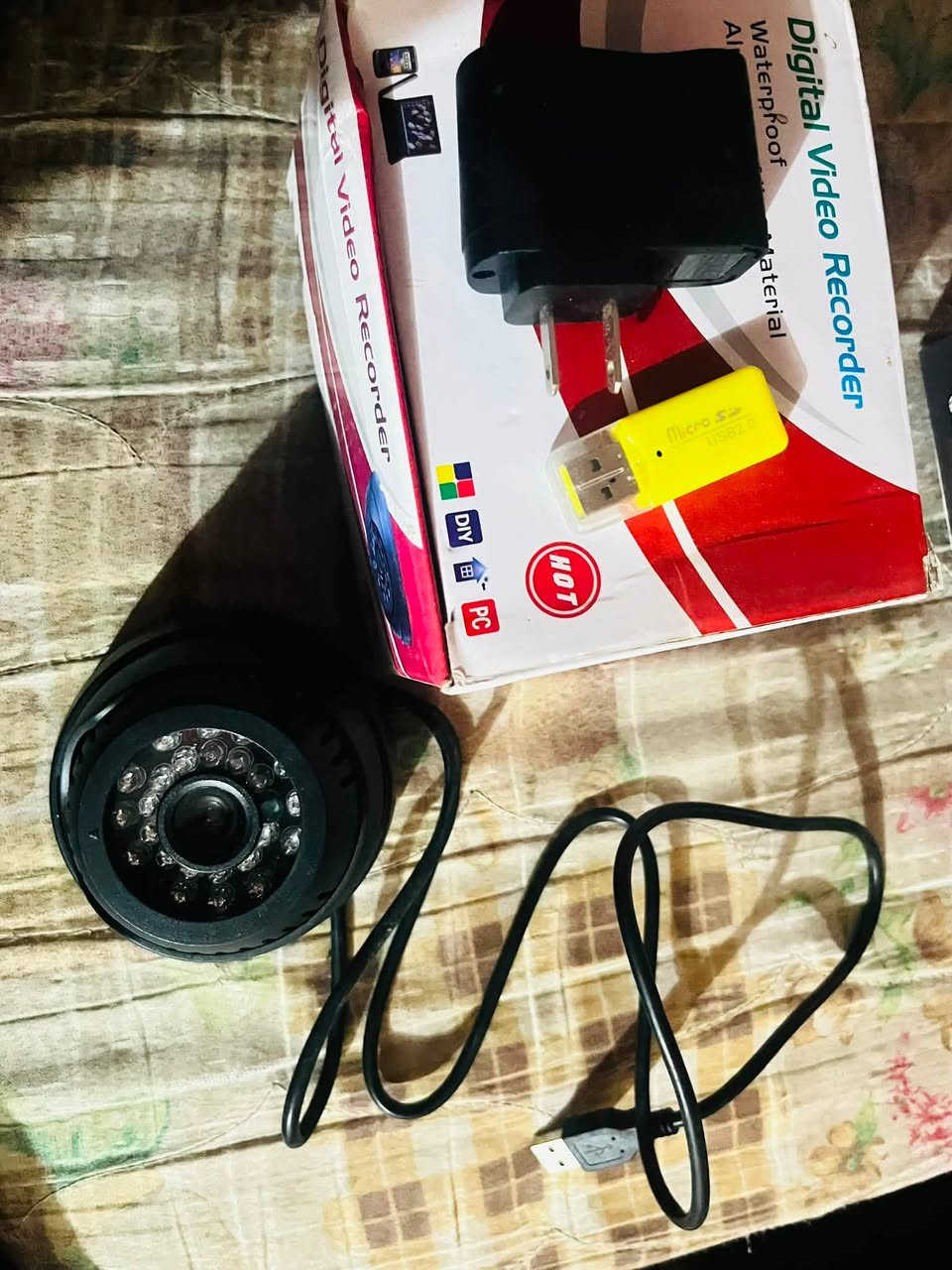 كأمره تصوير معه جميع الملحقات استاندات تصوير بلون اسود أليكسا مدعومه بل ذكاء الاصطناعي والاضائه الارجيبي وتحتوي على بلوتوث مايك شحن عالي الصوت للستفسار ***********
