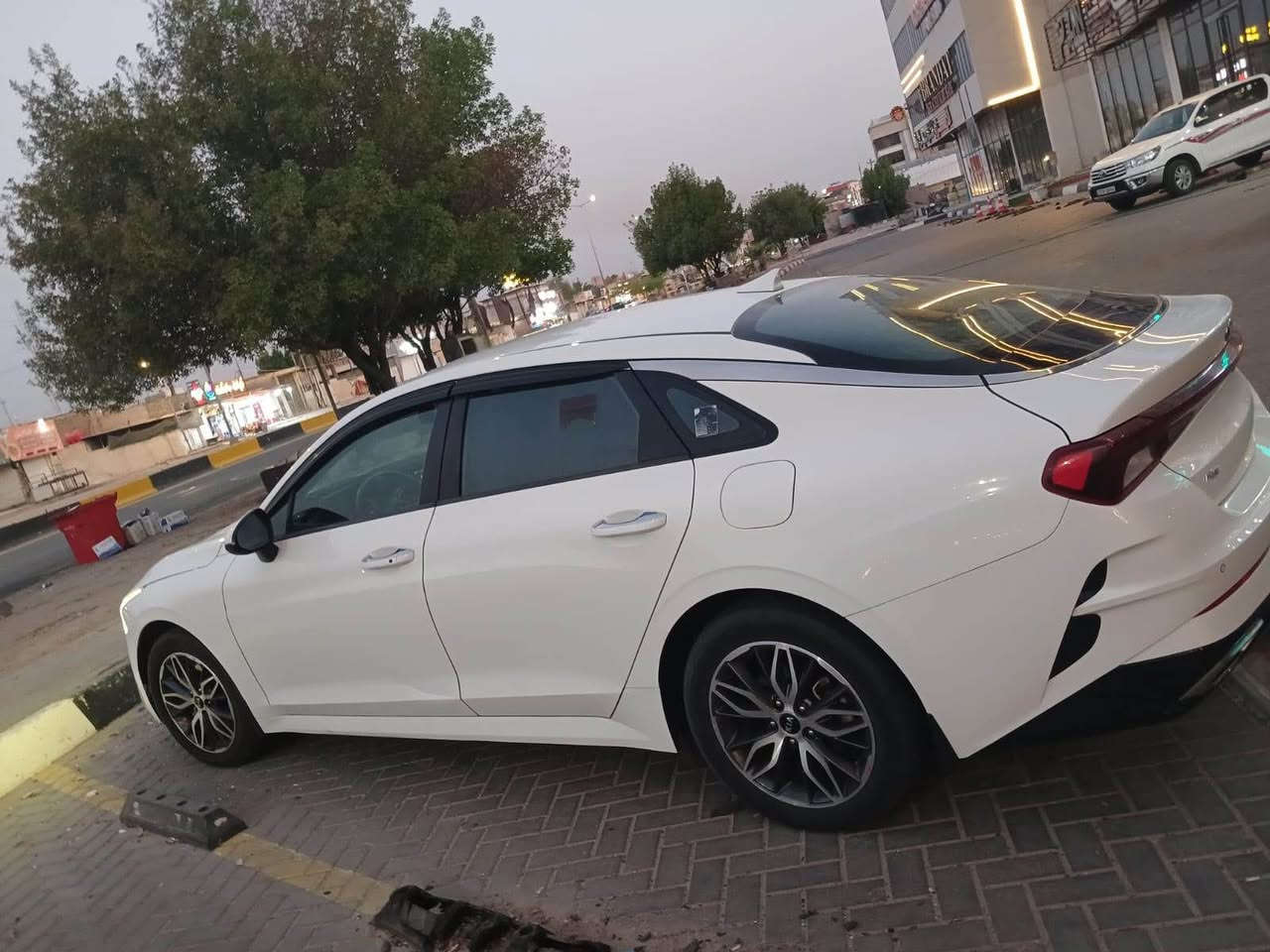السلام عليكم k5 2021 خليجي محرك 2000 دوش المرغوب ماشيه 80 سياره حيل نضيفه فول مواصفات بصمه تشغيل عن بعد مثبت سرعه حساسات اماميه خلفيه كامره خلفيه شاشه دخول ذكي وبعد بيه هواي مواصفات بيها الجاملغ الخلفي بارد فقط 180 وبيه مجال 
بصره معقل  
*********** البصرة, العراق
