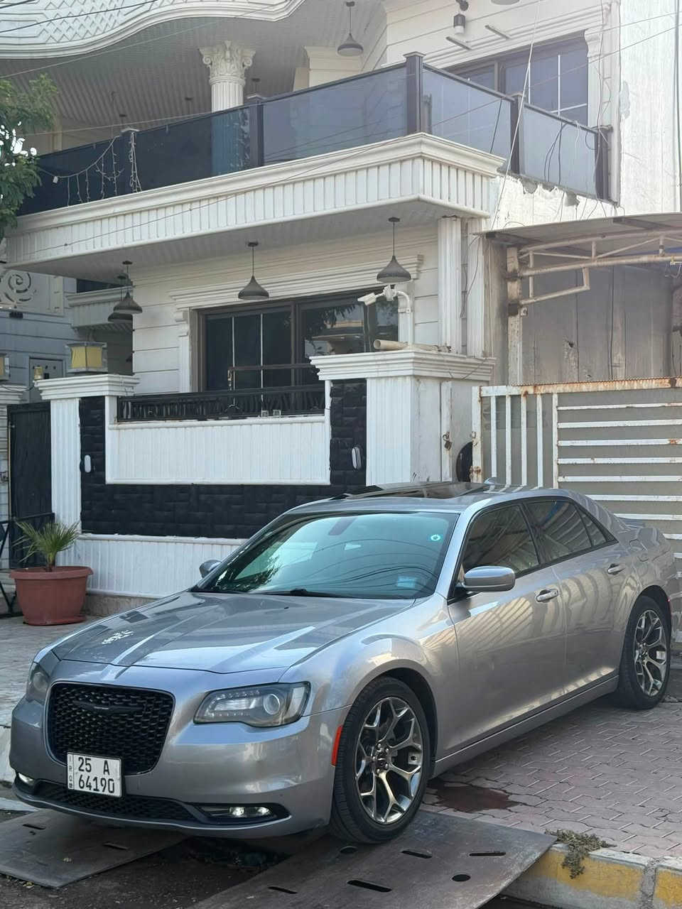 🚗 للبيع | كرايسلر 300S موديل 2015 | فول مواصفات
✅ دخول جديد
✅ كتاب ضباط – رقم كركوك
✅ مشروع وطني – تحويل مباشر
المواصفات:
* فئة S فول مواصفات
* سقف بانوراما
* مقاعد جلد أصلية
* شفتات على الستيرن
* رنكات S قياس 20 أسود
* بصمة تشغيل
* تشغيل عن بُعد (Remote Start)
* كاميرا خلفية
* حساسات
* جميع المواصفات الكاملة
الحالة:
* المحرك، الكير، والشاصي (الصدر) شرط وممفتوح
* تايرات جديدة
* الضرر الأمريكي: تبديل صندوق بنفس لون السيارة
* 4 قطع كلير أمريكي بدون دواخل او ضرر
* السيارة طالعة بدون فتح شاصي أو حادث مؤثر، فقط كلير
💰 السعر: 175 بيها مجال 
📍 الموقع: كركوك
📞 للاستفسار: ***********
