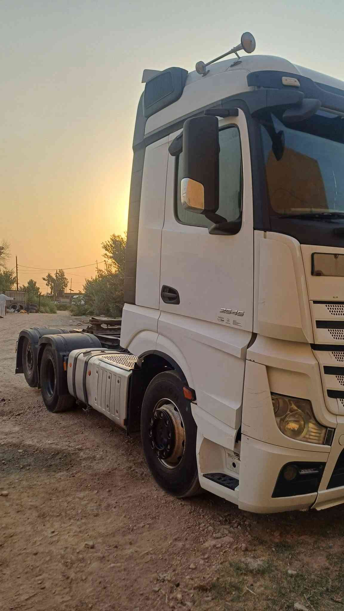 سلام عليكم وحش لبيع فول موصفات بس راس مربوطه عربانه فصخ وربط موديل 20017 حجم 2545 رقم الهاتف ***********
