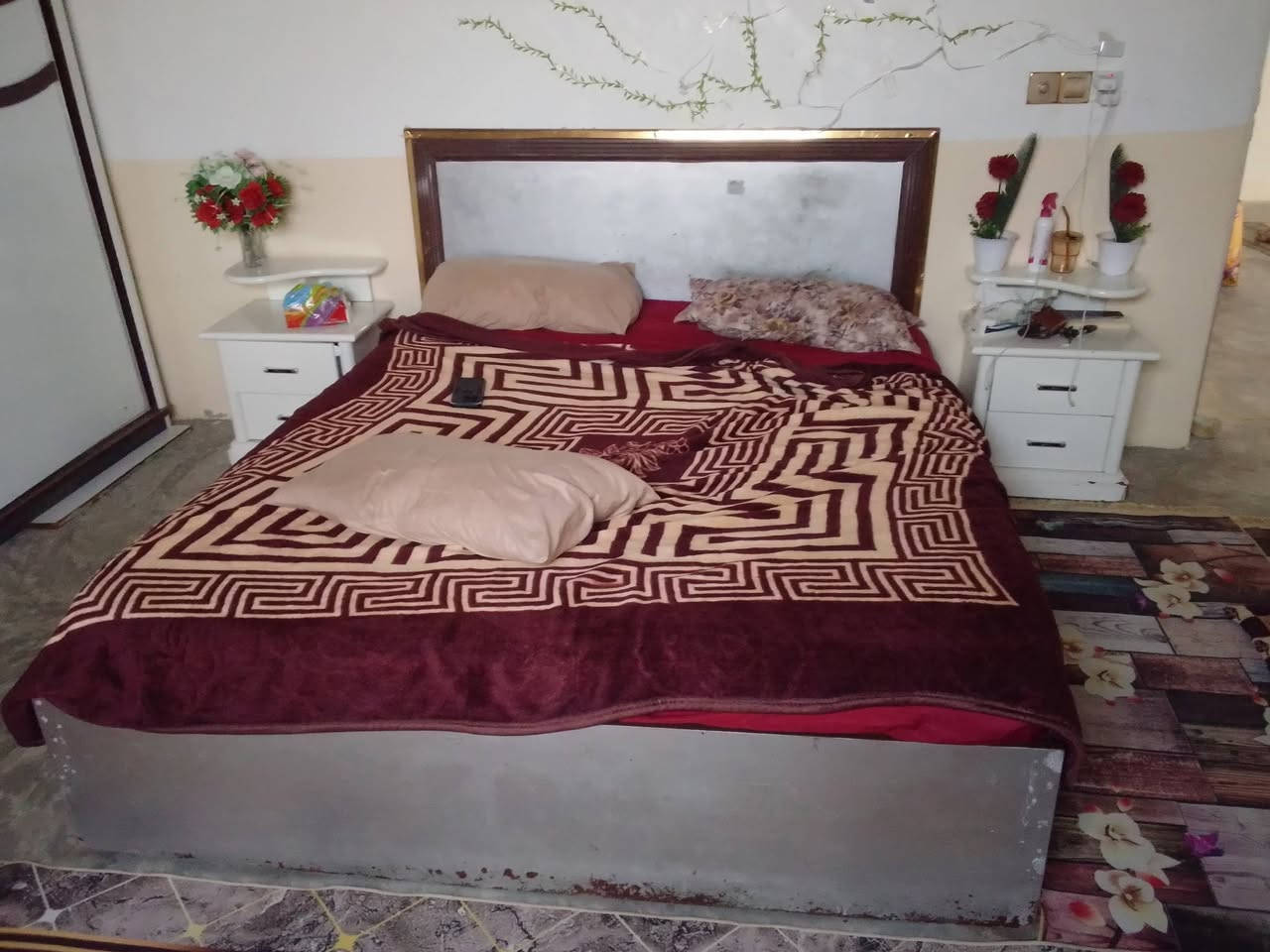 سلام عليكم غرفه اخشاب مستعمله سعر 300 موجوده داخل طيوب ***********
