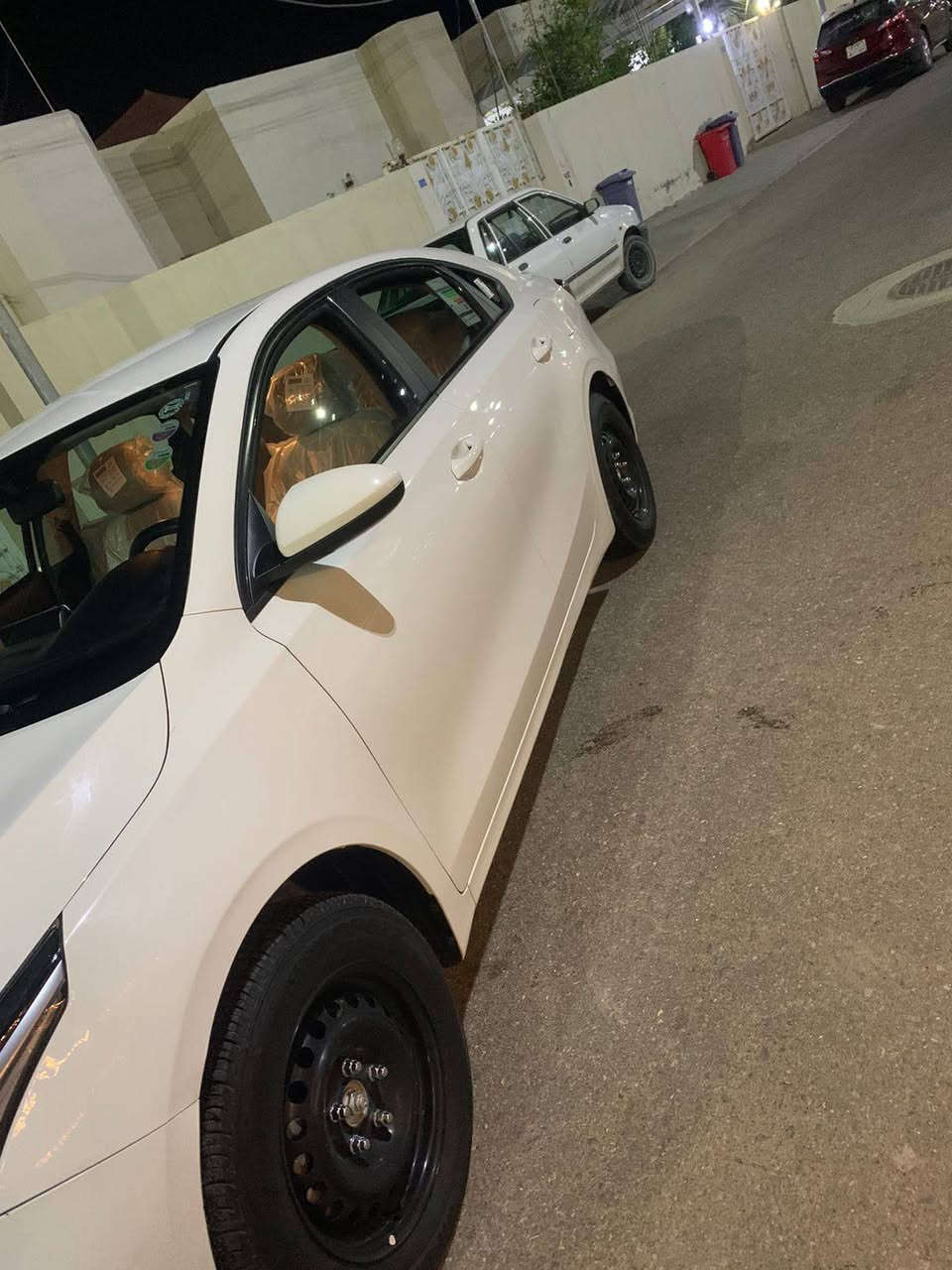 السلام عليكم للبيع سيراتو موديل 22 مكفوله ما عدى شخط بسيط بلباب و شخط بل جاملغ الامامي جهة السايق مقدار اربع اصابع جوة اللايت ماشيه 30 الف للاستفسار ***********او +964 780 865 7321
