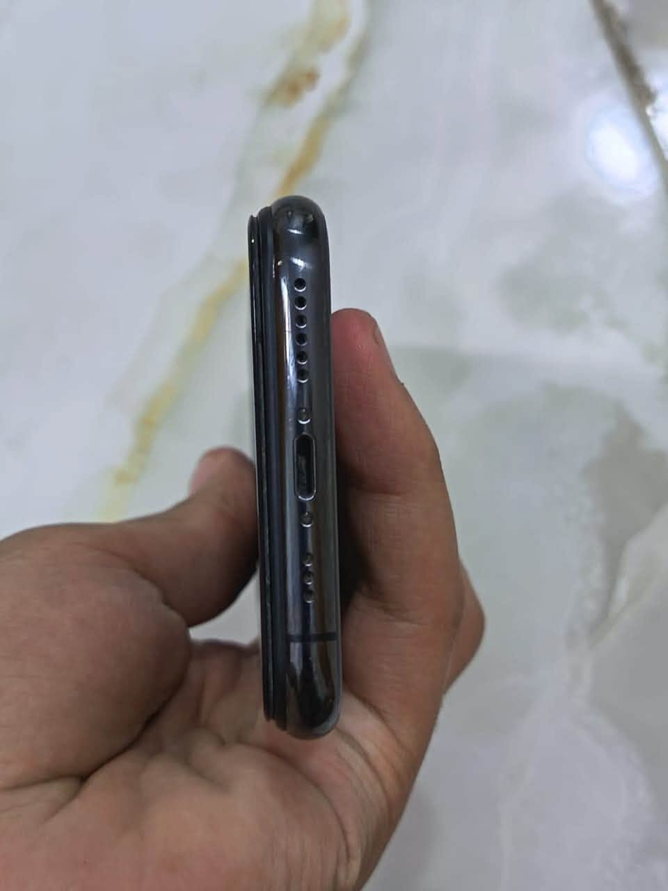 السلام عليكم ايفون 11 برو نضيف 256 GB بطاريته 80 امدل شاشه اصليه بس وبي رجفه بالكامره من اتزوم على X10 وبس السعر 245 قفل المكان كربلاء حي العسكري قطاع 16 بالقرب من جامع ال عمران الرقم *********** وبي واتساب
