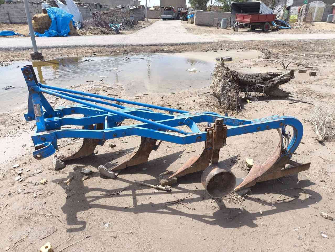 كالسلام عليكم فدان للبيع البير حجم ١٤فدان موديل٢٠١٧ أخذته نهايه ٢٠٢١ اخو الجديد قطره لحيم مابيه مكفول من العوج والكسر تخم سجج جدد السعر٢٥٠٠وبيه مجال مكاني العماره قضاء كميت الشراي يتصل ويدلل***********رجاء خاص ماجاوب
