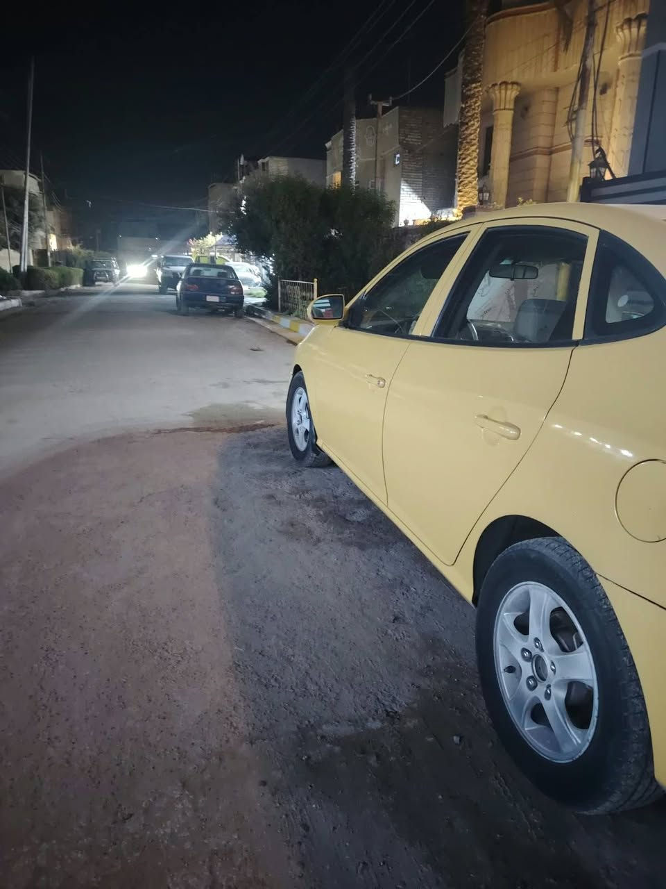 السلام عليكم الانترا مكينه ٢٠٠٠ فول السياره فتحه كروز شاشه جبيره للبيع سياره جاهزه مجهزه تخم تاير ياتري كامله رقم نكليزي بسمنه السعر ٧٢ وبيه مجال السياره مكينه جديده ***********
