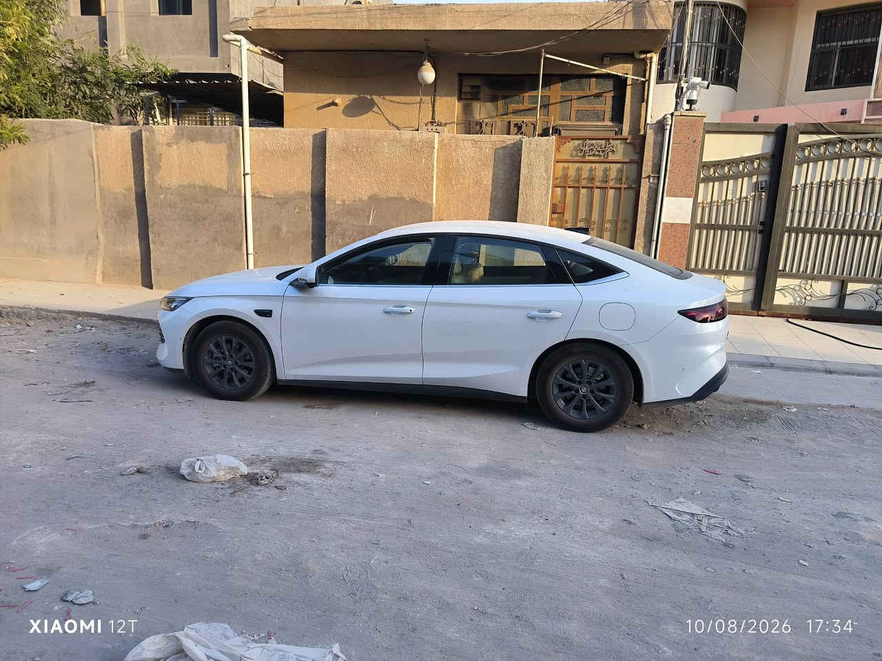 السلام عليكم ورحمة الله
للبيع byd qin L 2025 DM-I ( قمارة حديد + 13 كاميرا محيطية )

لون ابيض 
مكان السيارة بابل الحلة 

رقم بغداد عداد كيلو متر كلي 5800 بانزين فقط 1500 

مواصفاتها معروفة اهمها  : ركن تلقائي وقيادة ذاتية ومثبت سرعة تفاعلي ٫ اوتو هولد ٫ داخل جلد اوف وايت ٫ شاشة كبيرة ٫ نقطة عمياء  ورادار تفاعلي ( رؤية 360 درجة 3D )وبعد هواي مواصفات 

السيارة جديدة وعلى ايدي استعمال خفيف جدا 

اول ما اخذتها بدلتها دهن اصلي لان تجي منقصة 

بيها تفاصيل رصعات خفيفة موضحة بالفديو 

السعر : 25٫000٫000 دينار عراقي 

تفاصيل اكثر تواصل على هذا الرقم ***********

واتساب فقط .
