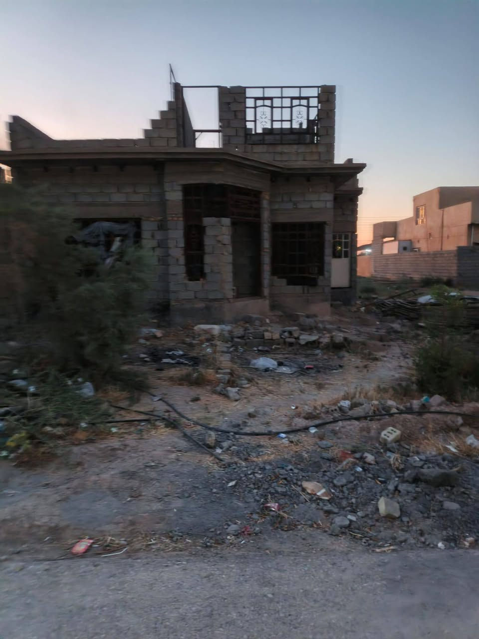 هيكل +قطعت ارض مساحت القطعة 250 متر ومساحت الهيكل 250 متر
مكان ديالى حي الاكراد خلف بانزيخات عين اشمس
المنطقة مخدومة مي كهرباء مجاري تبليط نت جاهزة جنس الارض طابو صرف مال ورثة وكلهم جاهزين للتنازل 
سعر 80 وبيهن مجال 
*********** واتساب
