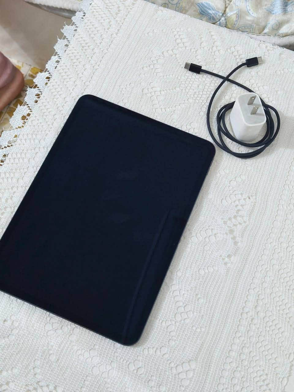 ipad pro ( M4 )
ايباد برو M4 
الشاشة  11 inch
الذاكرة 256 
النظافة 100% 
البطارية 90
 مع كامل الملحقات الاصلية للجهاز
الواتساب ***********

