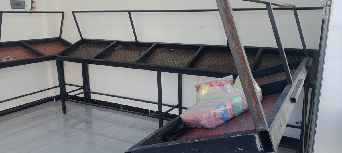 ميوزه حديدمال مخضر  عدد 6 مع كاشير وميزان بعدهن جدد 950 بيهن مجال بسيط ***********
