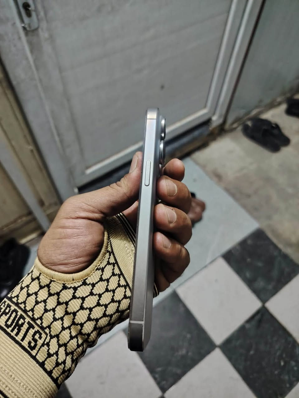 15بو ماكس مبدل شاشه من ابل اصليه
وبتحديث توقف الفيس ايدي 
بطاريه 81ذاكره 256 
دبل خط 
الجهاز ما مفتوح شرط راجع وتر بروف وين ما يعجبك افحص مكاني نجف السعر 800وبي مجال 
رقم التليفون ***********
