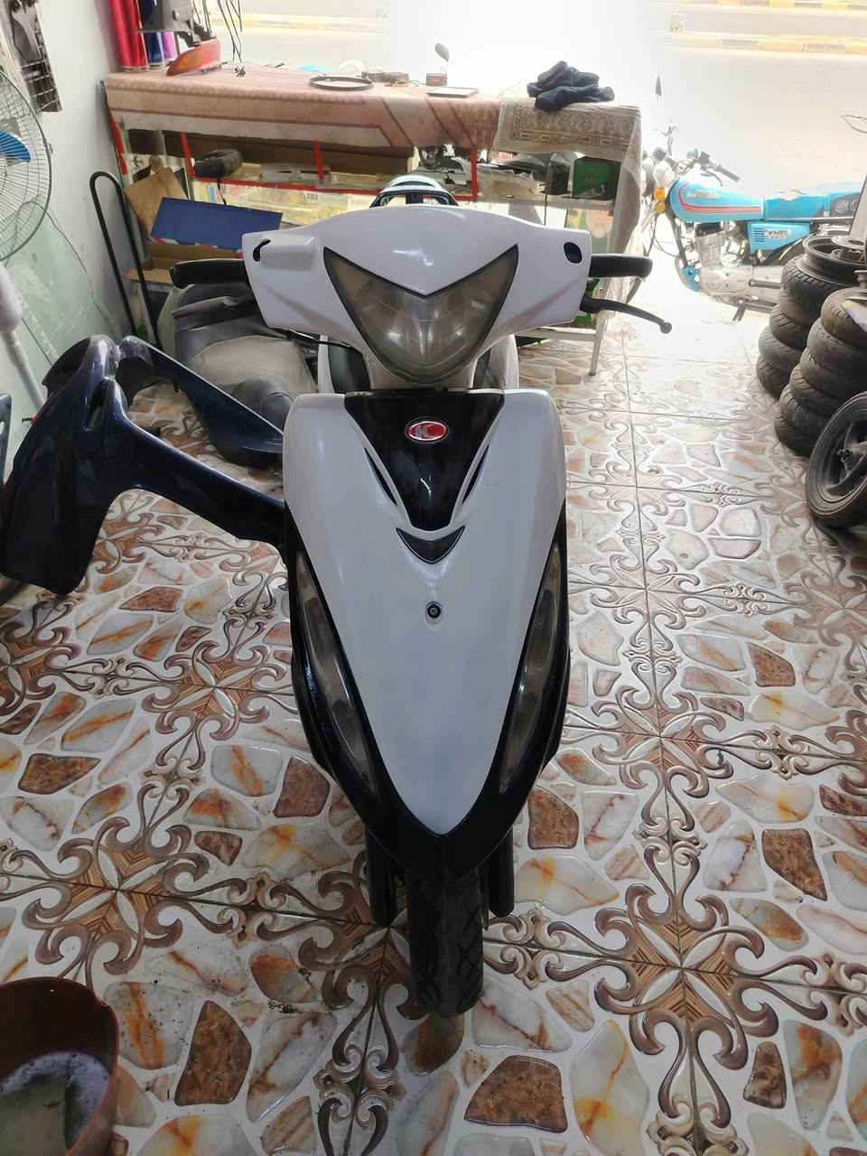 كامكو جي فور للبيع محرك 125cc توها مجفته كلها شغاله مابيها نواقص استفسار اتصال على الواتس اب *********** سعر 450$ وبيها مجال حك الجيه فقط.
