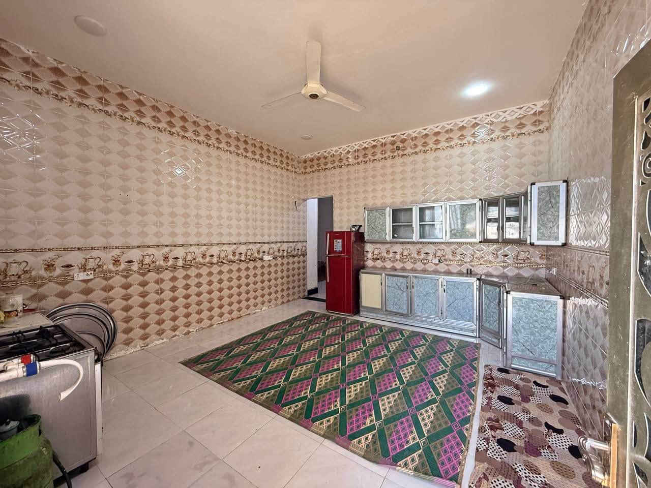 للبيع فقط
رقم العقار ١٧٠٦٤ شارع ١٢ ثاني قطعه عن شارع ٣٠ الضغط 

دار مساحه ٢٥٠ متر كامل مكمل 

غرفتين 

صاله 

استقبال 

مطبخ 

كراج مع حديقه 

بأسمي تحويل ثاني يوم 

***********
