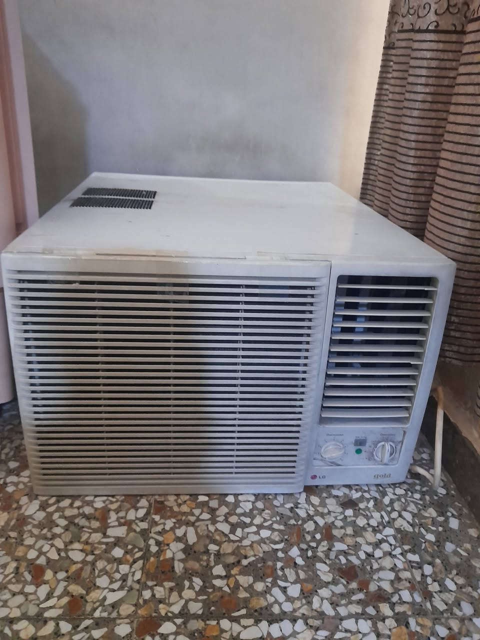 شهداء البياع شارع المضخه الثاني ***********
مكيف ال جي ٢طن
