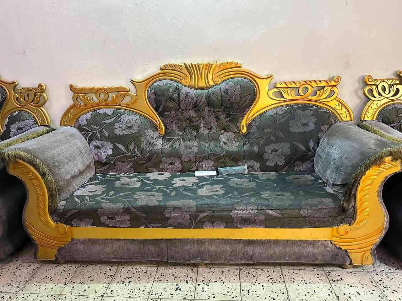 تخم للبيع ملكي عشره مقاعد
عنوان بغداد : ***********

