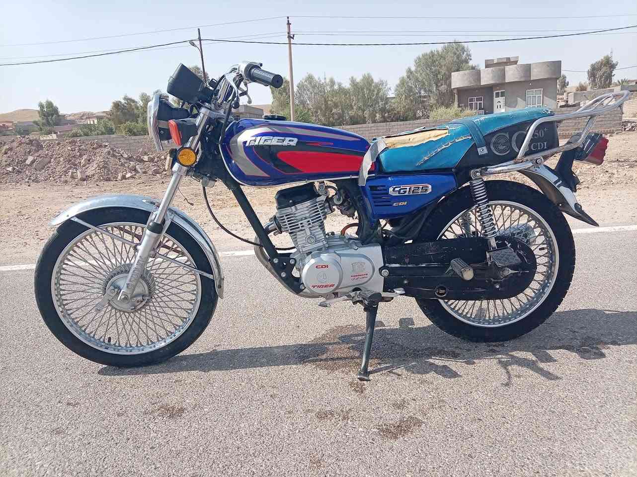 للبيع تايكر موديل 21 الدراجه مابيها كل نقص بس يرادلها كشن سعر 475 وبيها مجال للطيبين اتصل وتدلل ***********
